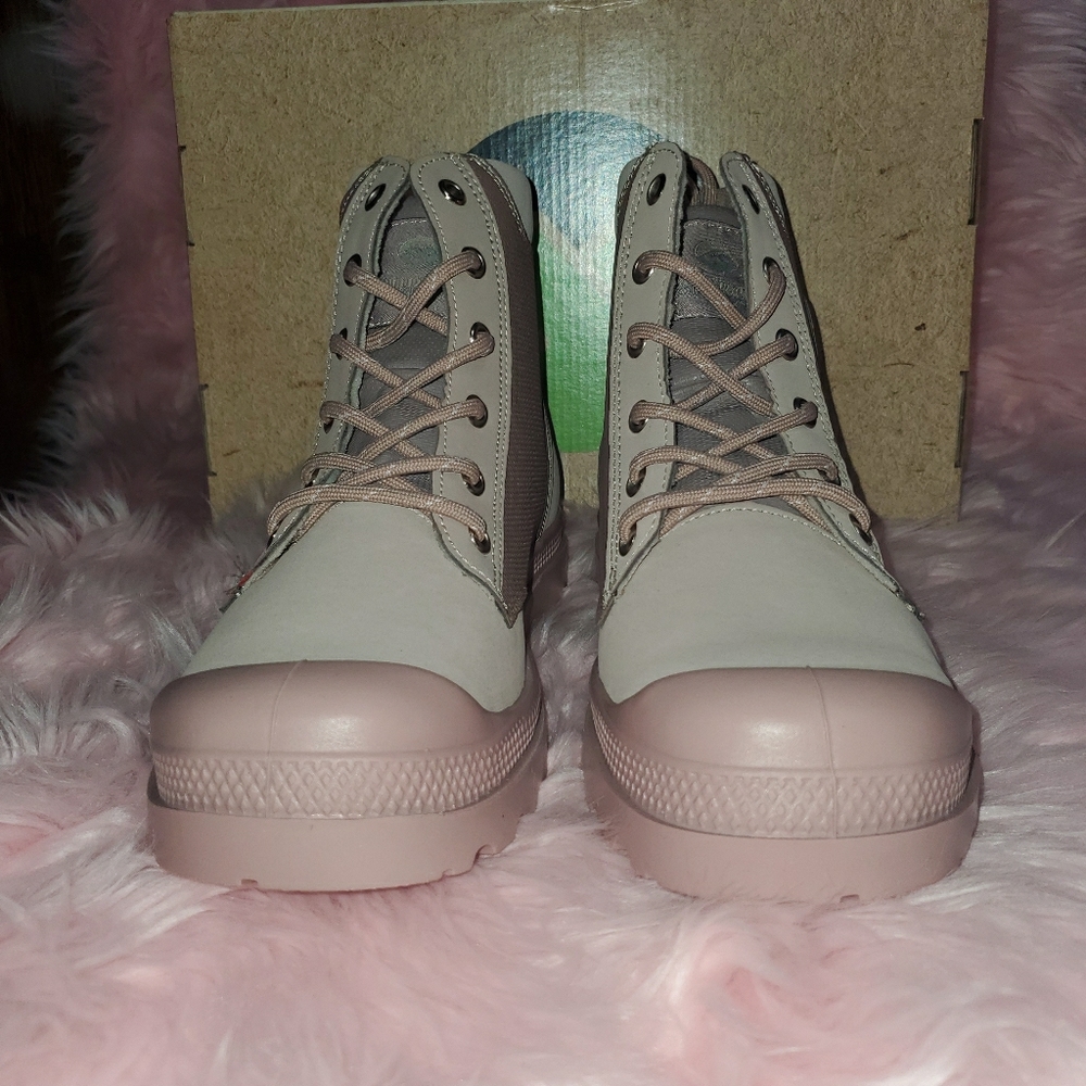 sold!!Andrea Outdoor pink  boots